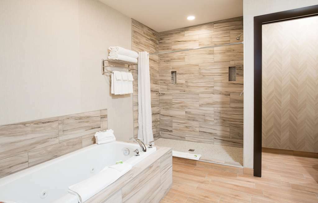Pomeroy Hotel Fort McMurray Ausstattung foto