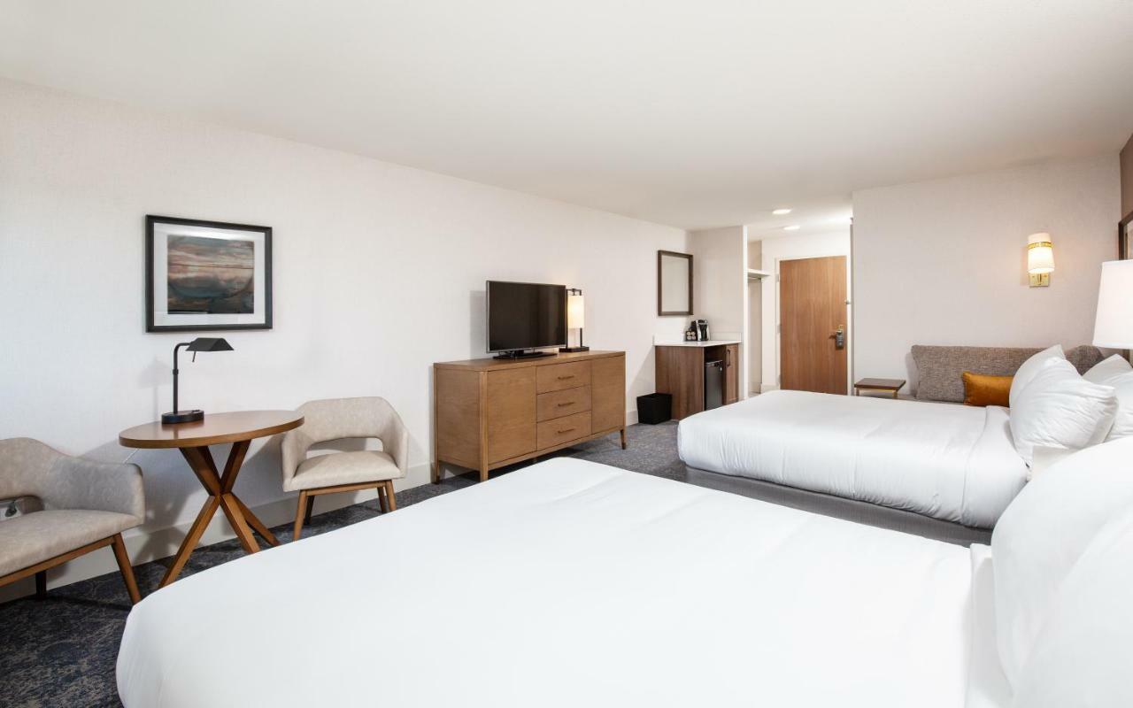 Pomeroy Hotel Fort McMurray Exterior foto