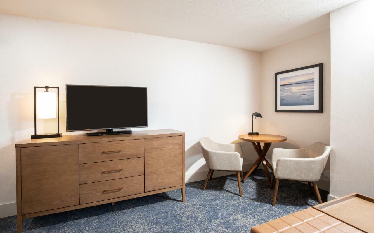 Pomeroy Hotel Fort McMurray Exterior foto