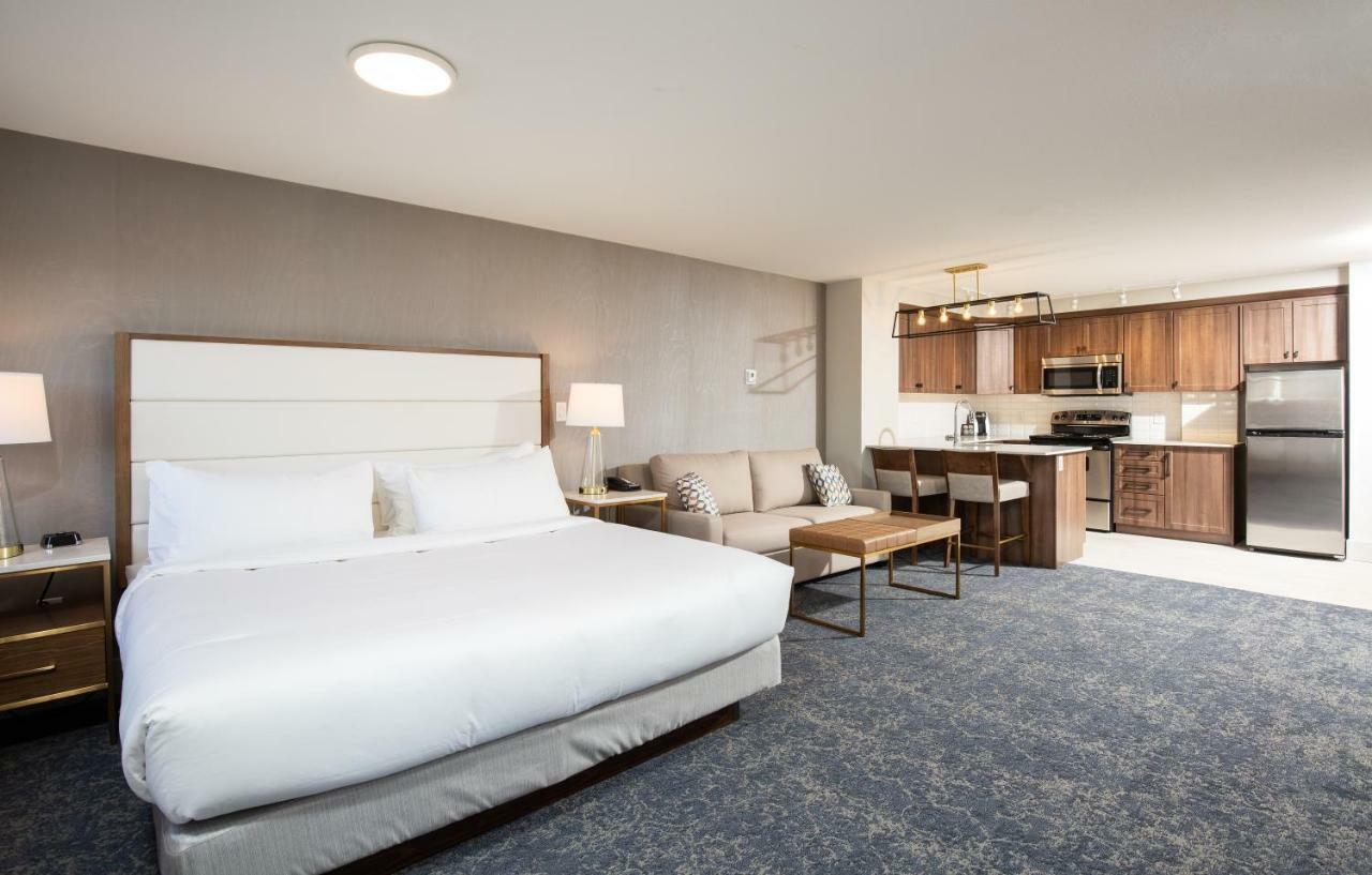 Pomeroy Hotel Fort McMurray Exterior foto